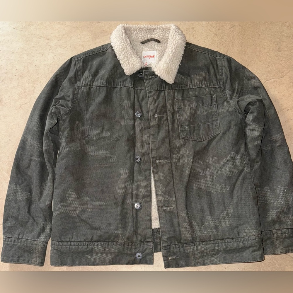 Cat&Jack Camo Sherpa Lined Jacket Sz M(8/10)